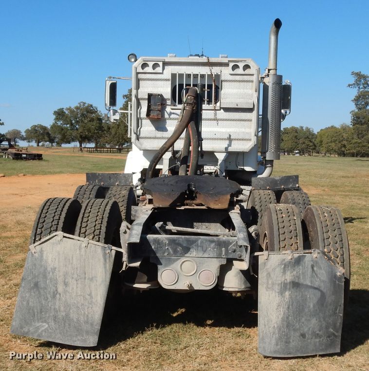 image for item DJ6718 2002 Freightliner FLD120SD  semi truck