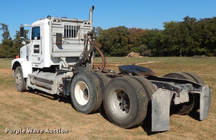 image for item DJ6718 2002 Freightliner FLD120SD  semi truck