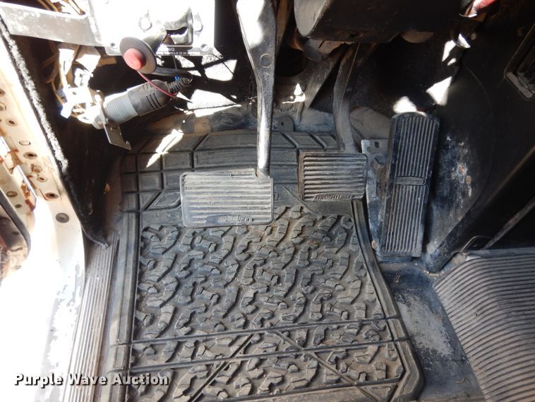 image for item DJ6718 2002 Freightliner FLD120SD  semi truck