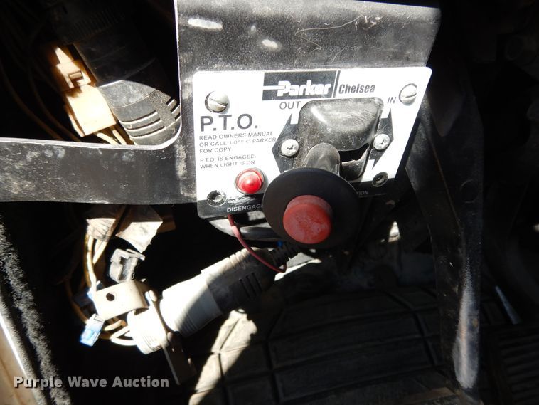 image for item DJ6718 2002 Freightliner FLD120SD  semi truck