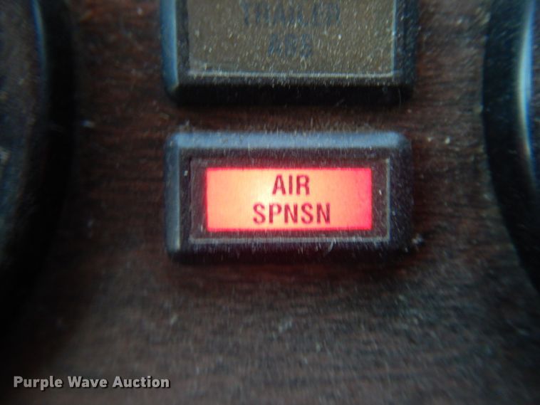 image for item DJ6718 2002 Freightliner FLD120SD  semi truck