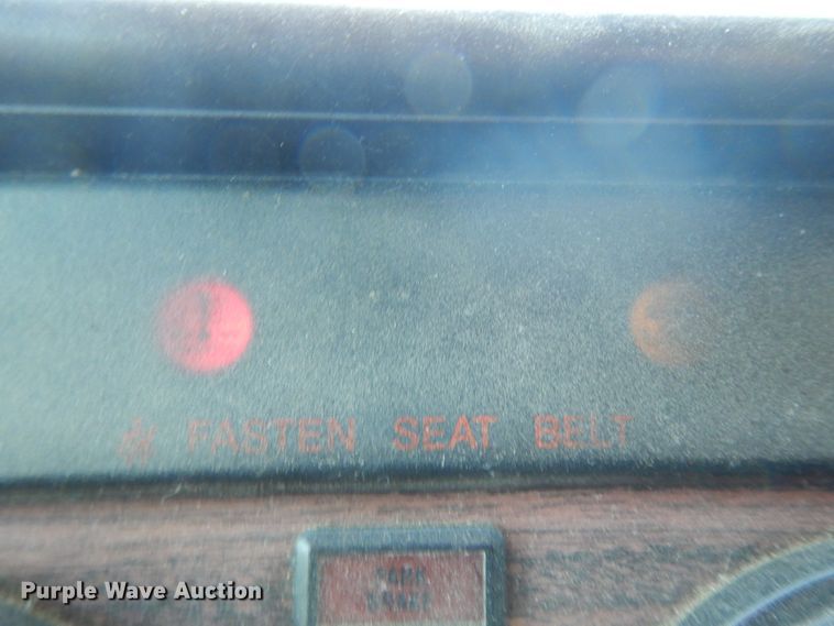 image for item DJ6718 2002 Freightliner FLD120SD  semi truck