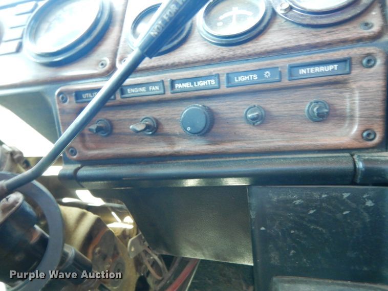 image for item DJ6718 2002 Freightliner FLD120SD  semi truck