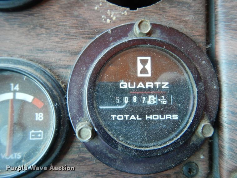 image for item DJ6718 2002 Freightliner FLD120SD  semi truck