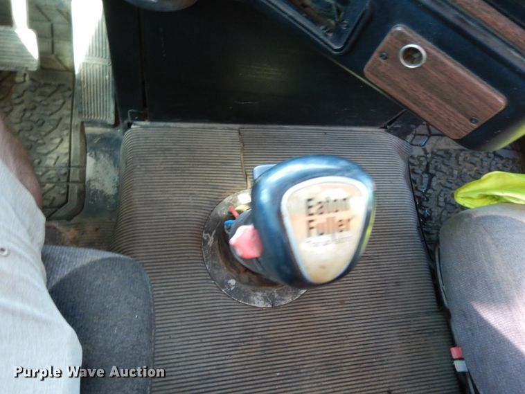 image for item DJ6718 2002 Freightliner FLD120SD  semi truck