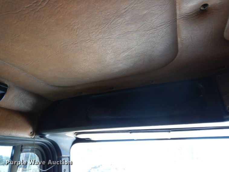 image for item DJ6718 2002 Freightliner FLD120SD  semi truck