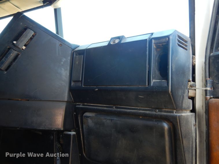 image for item DJ6718 2002 Freightliner FLD120SD  semi truck