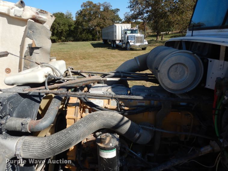 image for item DJ6718 2002 Freightliner FLD120SD  semi truck