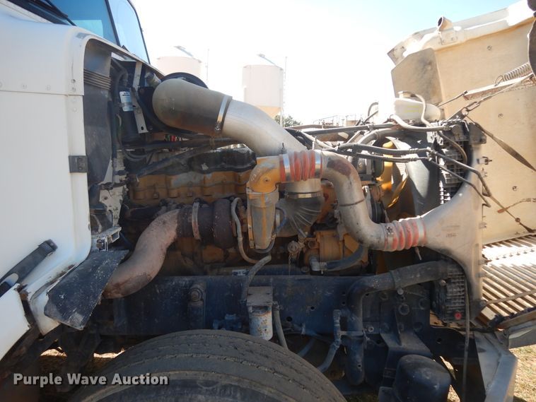 image for item DJ6718 2002 Freightliner FLD120SD  semi truck