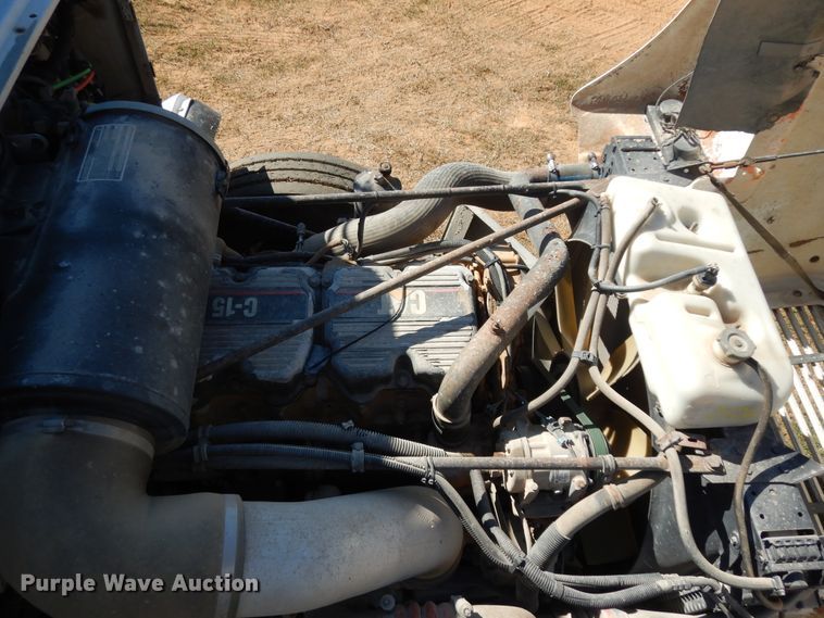 image for item DJ6718 2002 Freightliner FLD120SD  semi truck