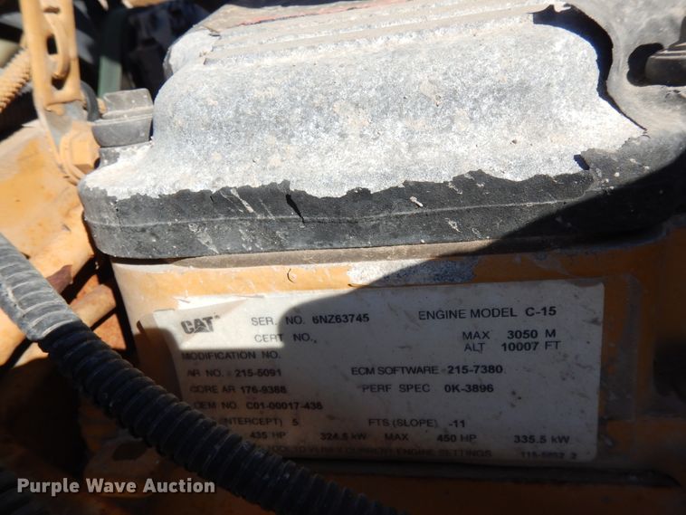 image for item DJ6718 2002 Freightliner FLD120SD  semi truck