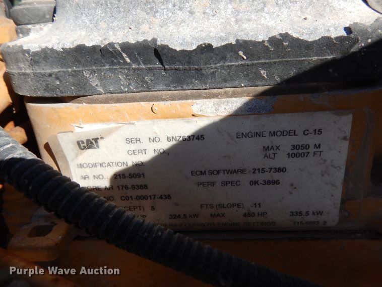 image for item DJ6718 2002 Freightliner FLD120SD  semi truck