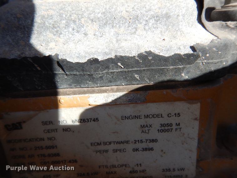 image for item DJ6718 2002 Freightliner FLD120SD  semi truck