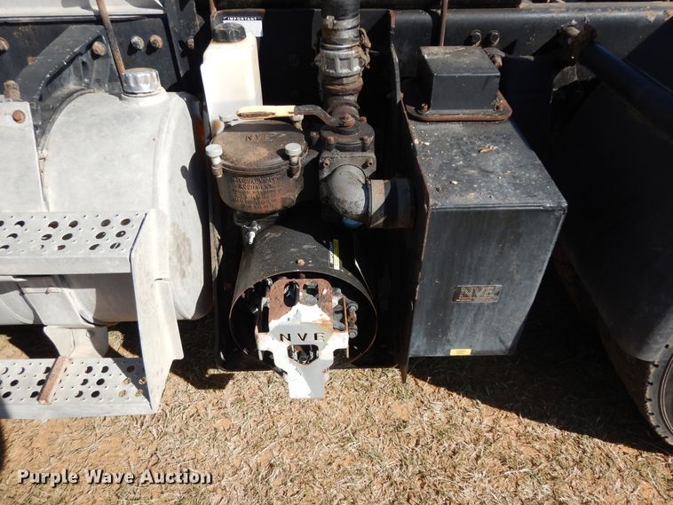 image for item DJ6718 2002 Freightliner FLD120SD  semi truck