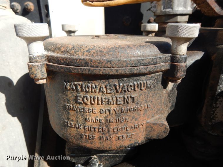 image for item DJ6718 2002 Freightliner FLD120SD  semi truck