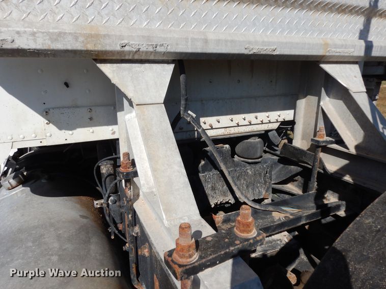 image for item DJ6718 2002 Freightliner FLD120SD  semi truck