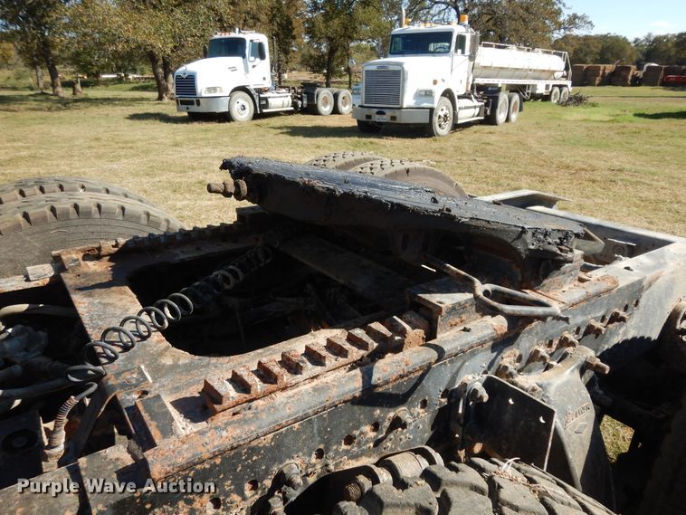 image for item DJ6718 2002 Freightliner FLD120SD  semi truck