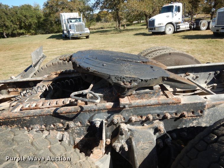 image for item DJ6718 2002 Freightliner FLD120SD  semi truck