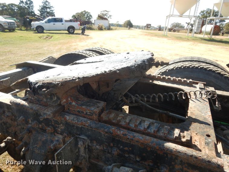 image for item DJ6718 2002 Freightliner FLD120SD  semi truck