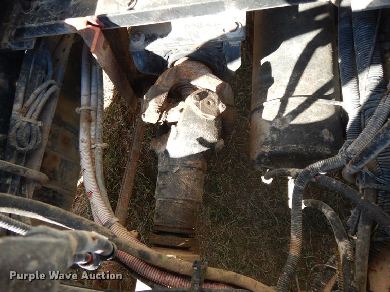 image for item DJ6718 2002 Freightliner FLD120SD  semi truck