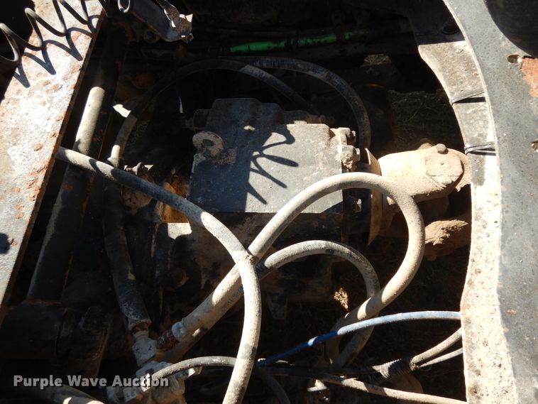 image for item DJ6718 2002 Freightliner FLD120SD  semi truck