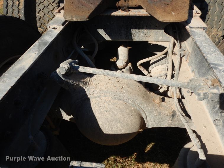 image for item DJ6718 2002 Freightliner FLD120SD  semi truck