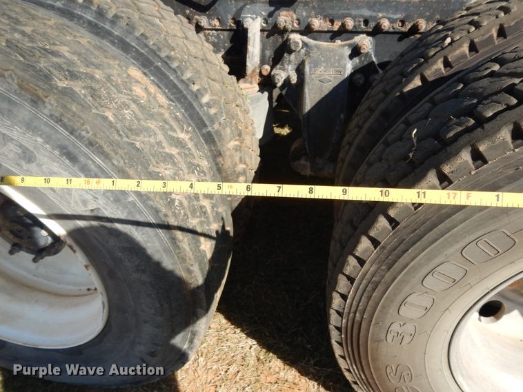 image for item DJ6718 2002 Freightliner FLD120SD  semi truck