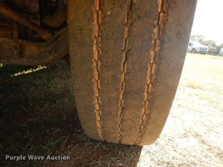 image for item DJ6718 2002 Freightliner FLD120SD  semi truck