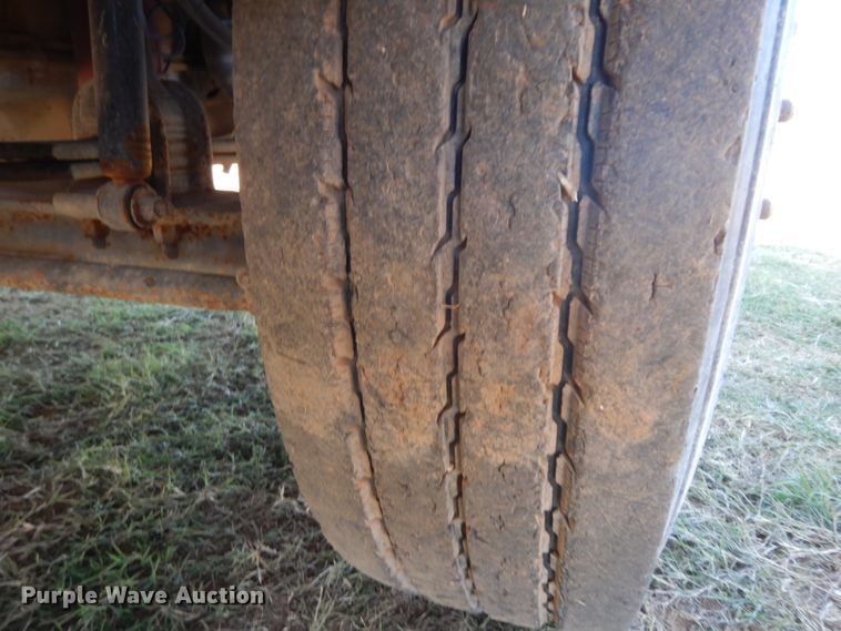 image for item DJ6718 2002 Freightliner FLD120SD  semi truck