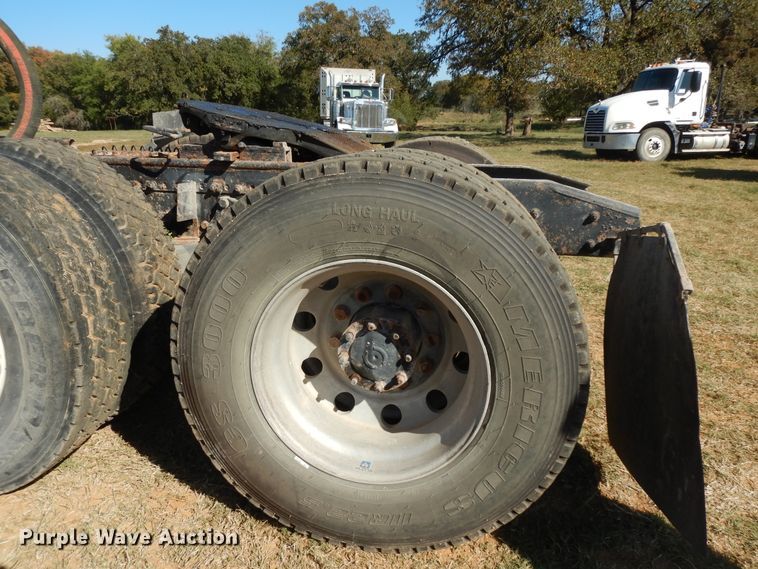 image for item DJ6718 2002 Freightliner FLD120SD  semi truck