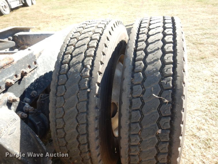 image for item DJ6718 2002 Freightliner FLD120SD  semi truck