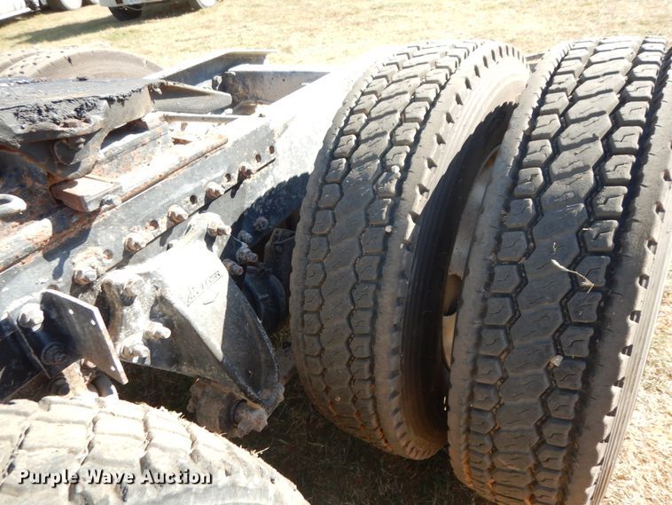 image for item DJ6718 2002 Freightliner FLD120SD  semi truck