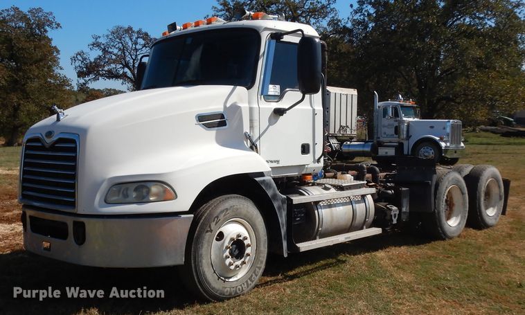 image for item DJ6719 2007 Mack CXN  semi truck