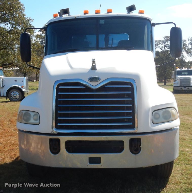 image for item DJ6719 2007 Mack CXN  semi truck