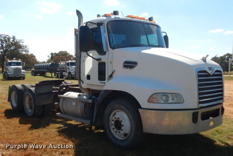 image for item DJ6719 2007 Mack CXN  semi truck