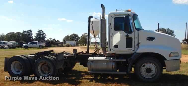 image for item DJ6719 2007 Mack CXN  semi truck