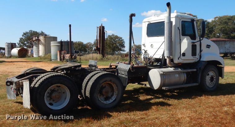 image for item DJ6719 2007 Mack CXN  semi truck