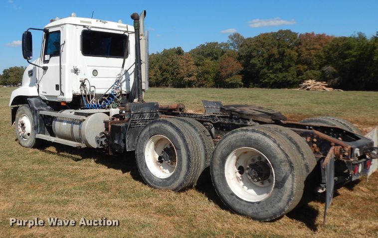 image for item DJ6719 2007 Mack CXN  semi truck