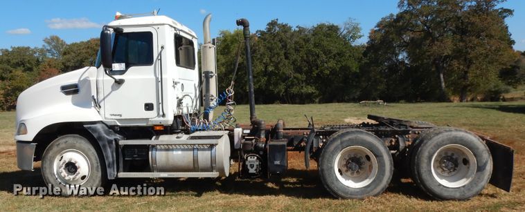 image for item DJ6719 2007 Mack CXN  semi truck