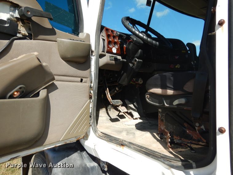 image for item DJ6719 2007 Mack CXN  semi truck