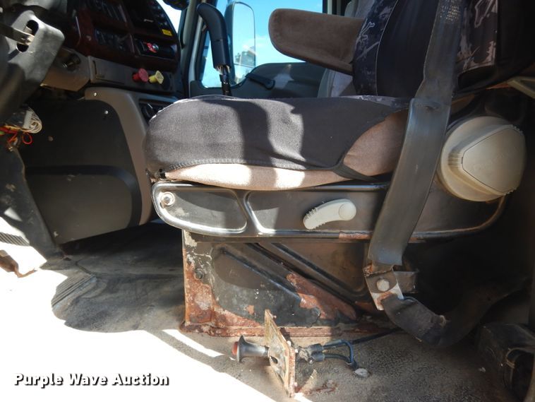 image for item DJ6719 2007 Mack CXN  semi truck