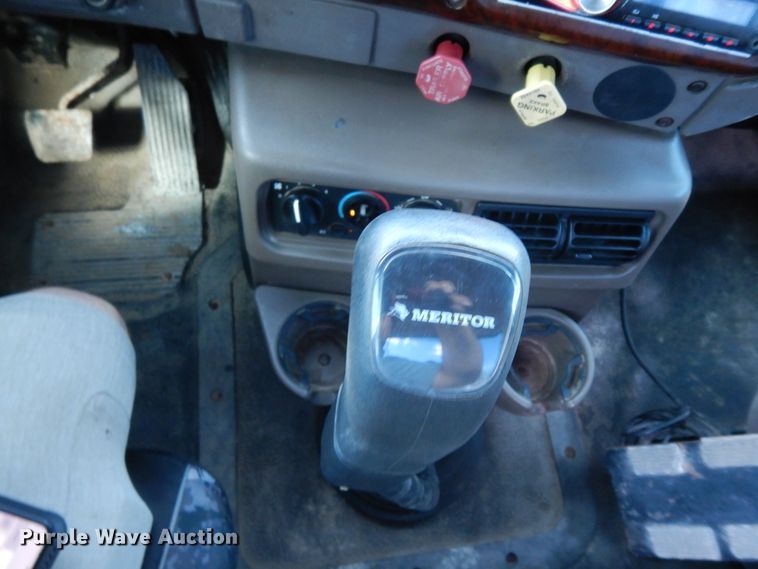 image for item DJ6719 2007 Mack CXN  semi truck