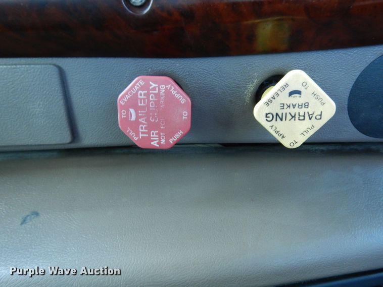 image for item DJ6719 2007 Mack CXN  semi truck