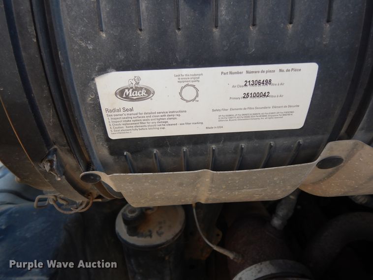 image for item DJ6719 2007 Mack CXN  semi truck