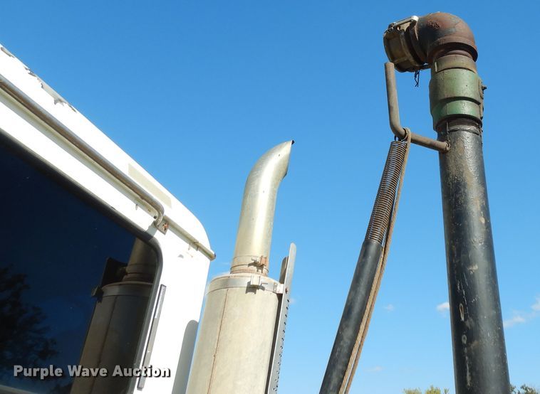 image for item DJ6719 2007 Mack CXN  semi truck