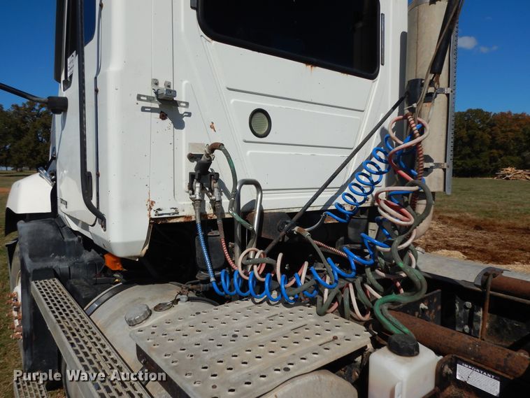 image for item DJ6719 2007 Mack CXN  semi truck