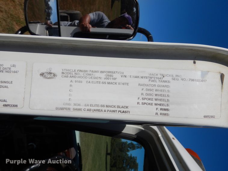 image for item DJ6719 2007 Mack CXN  semi truck