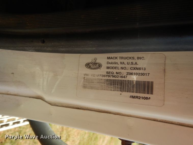 image for item DJ6719 2007 Mack CXN  semi truck