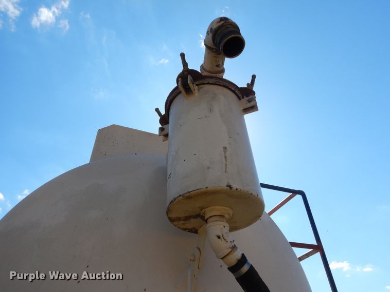 image for item DJ6721 2003 Proco vacuum trailer