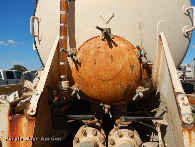 image for item DJ6721 2003 Proco vacuum trailer